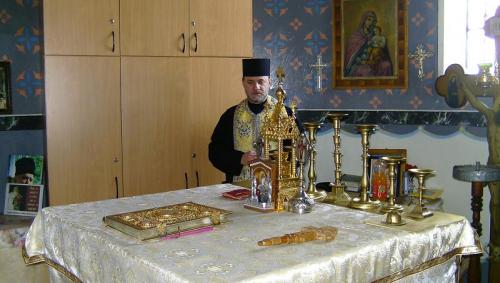 În Sfântul Altar