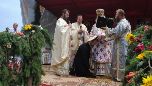 Hirotesia în iconom stavrofor