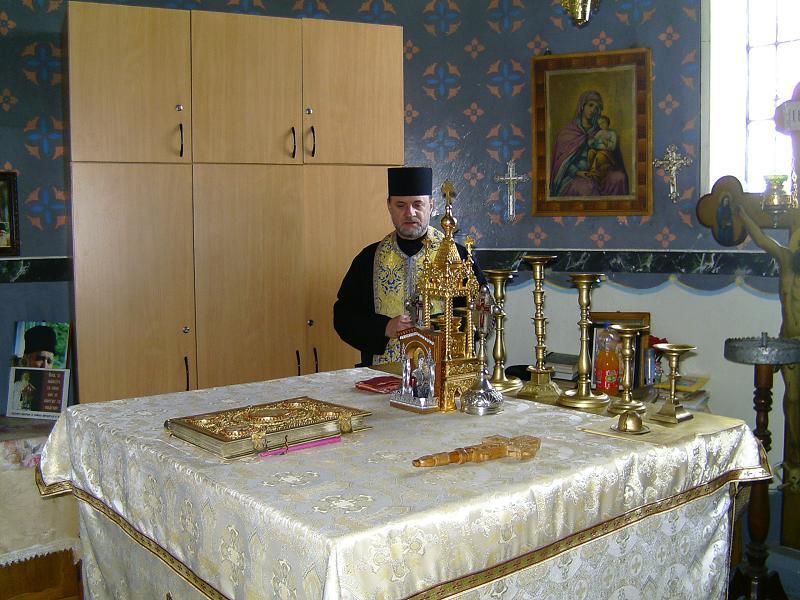 În Sfântul Altar