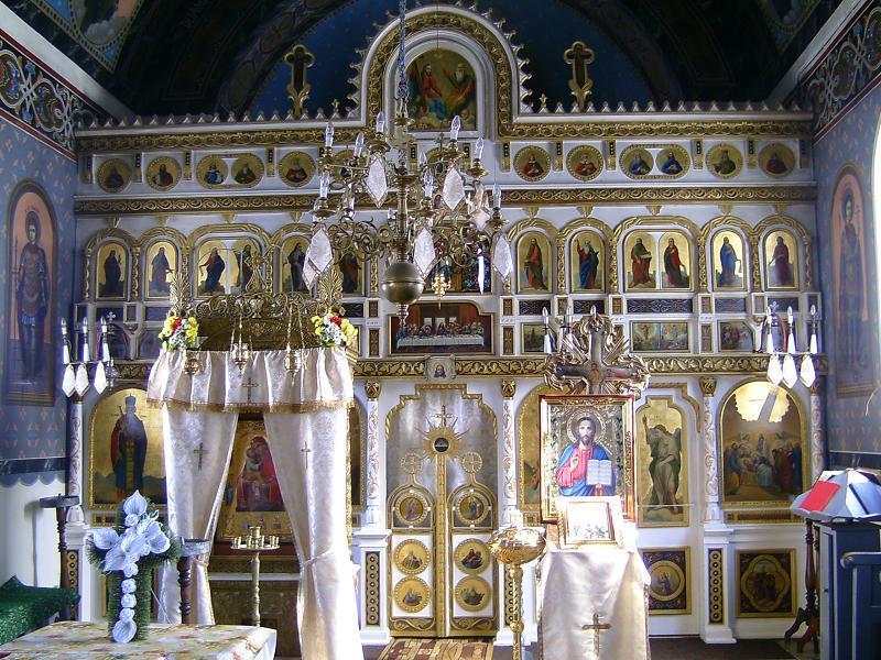 Interiorul bisericii - catapeteasma