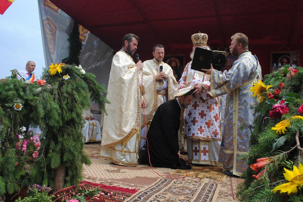 Hirotesia în iconom stavrofor