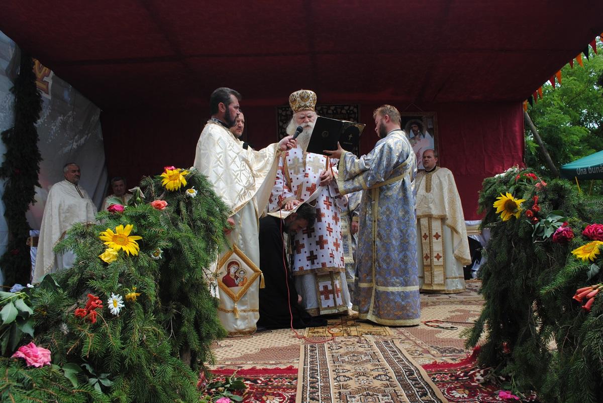 Hirotesia în iconom stavrofor